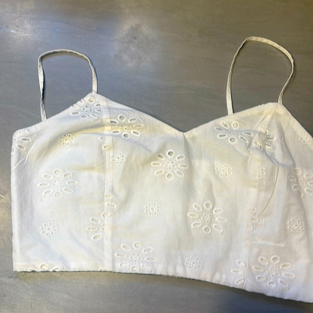 New Universal Thread Eyelet Floral Crop Top